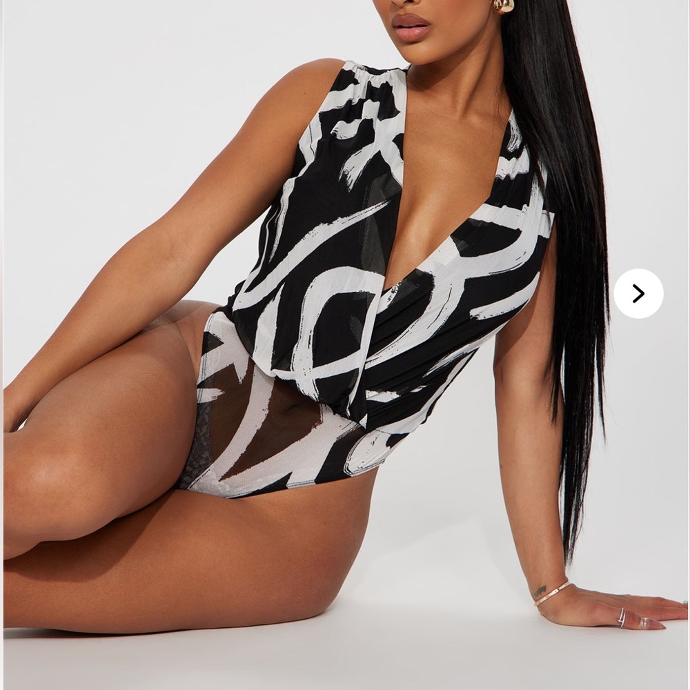 Fashion nova bodysuit size xs